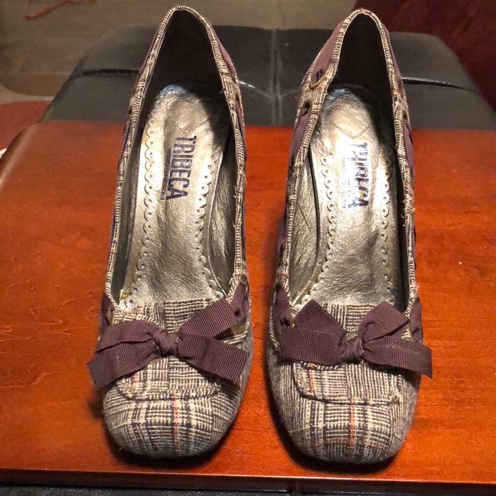 Closed toe pumps